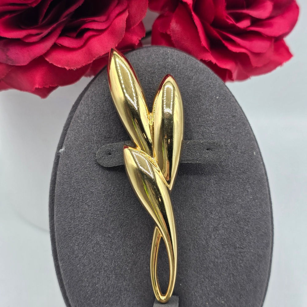 Trifari Vintage Gold Tone Triple Leaf Pod Brooch Modernist Botanical Pin 3.25in